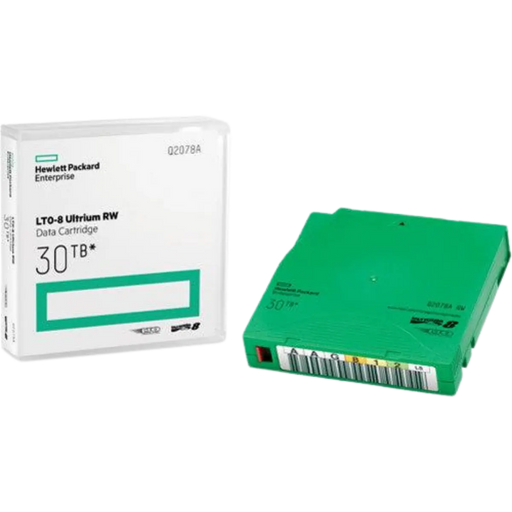 Boîtier de bande HPE LTO 8 Ultrium debout à gauche et bande posée à droite