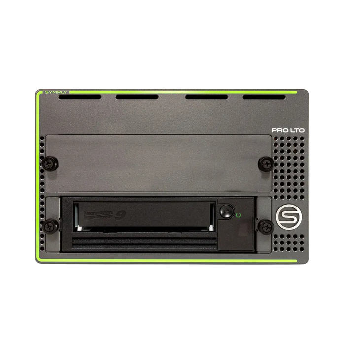 SymplyPRO XTH SAS noir et vert avec lecteur de bande LTO-9 dans la baie inférieure, vu de face