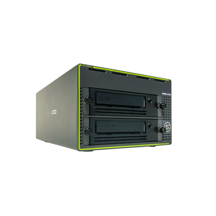 SymplyPRO XTH Thunderbolt noir et vert vu de face et orienté vers la droite avec LTO-8 dans la baie inférieure et LTO-7 dans la baie supérieure