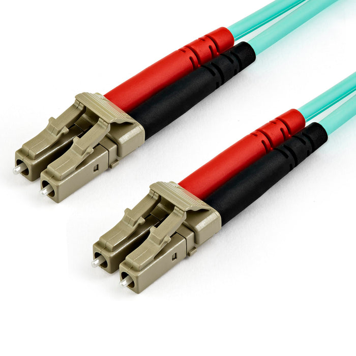 Le câble de correction optique de fibre duplex multimode LC à LC de Startech Om3 a une fibre de 50/125 microns An